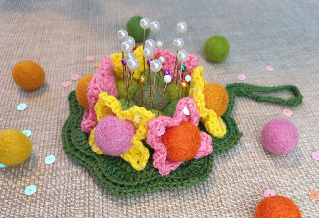 Read more about the article Fancy flower pincushion